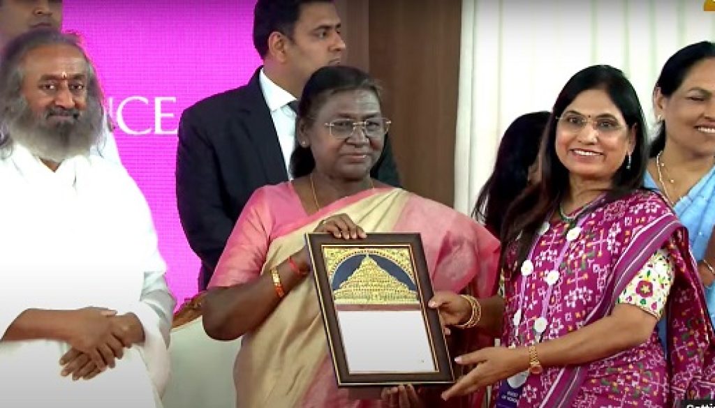 Dr. Bhagyashree Prasad Patil Honored with the Prestigious Vishalakshi Award 2025 by Hon'ble President Droupadi Murmu at the International Women's Conference