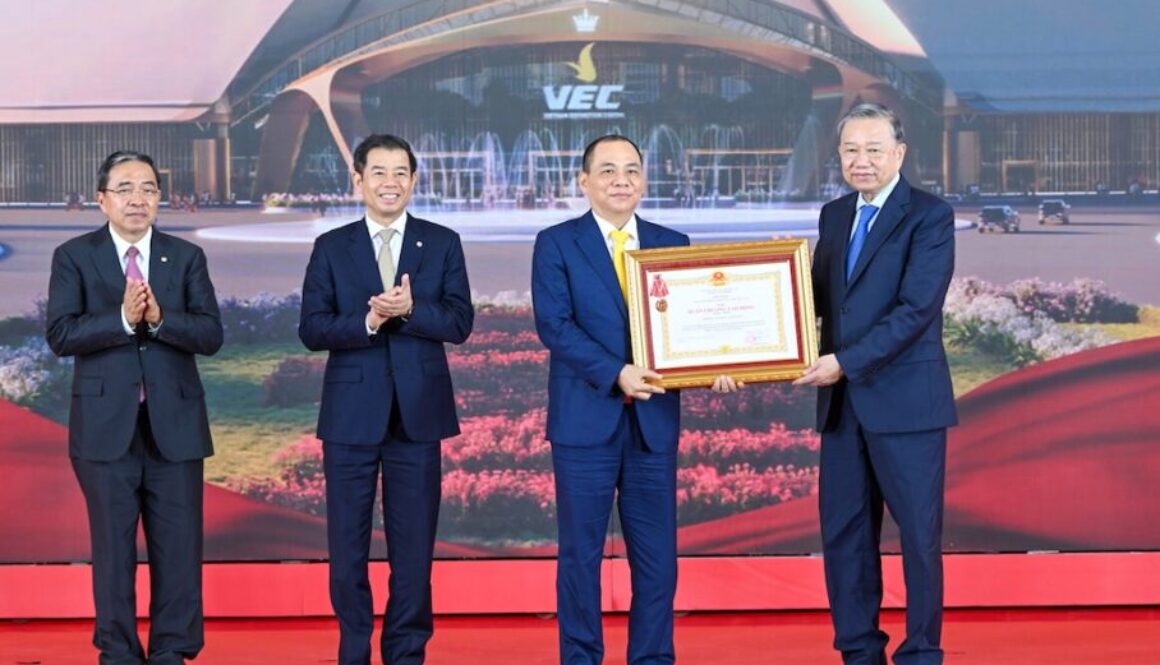 Vingroup Awarded First-Class Labor Order for Outstanding Achievements in Developing the National Exhibition Fair Center